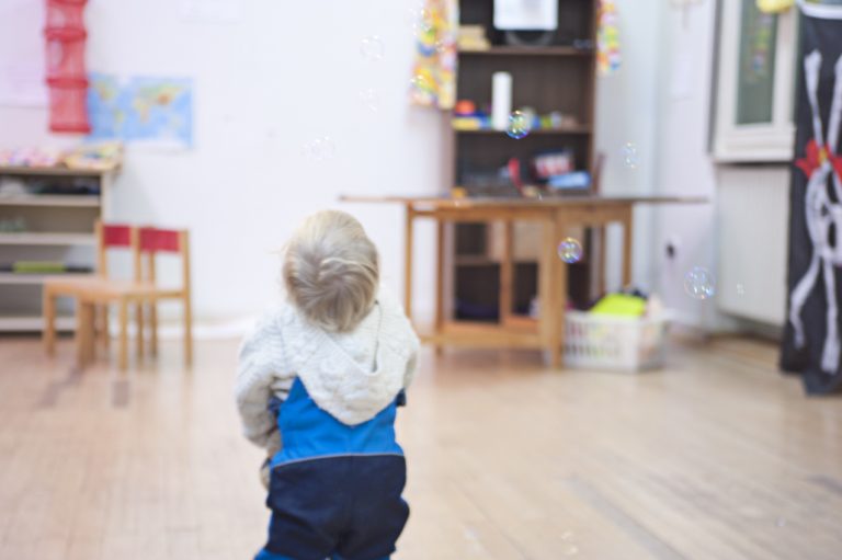 Mehr über den Artikel erfahren Musik Moment im Kinder-Chaos-Raum